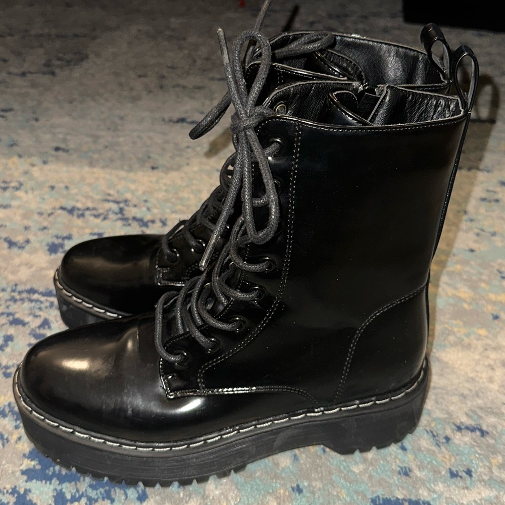 Black Chunky Boots size 7.5 UNIONBAY Platform